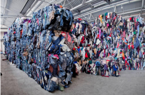 ВЕСЬ ОДЯГ НА ПЕРЕРОБКУ! | Про розумне споживання