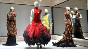 ALEXANDER MCQUEEN | Мовчазний геній та хуліган британскої моди