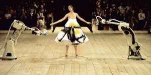 ALEXANDER MCQUEEN | Мовчазний геній та хуліган британскої моди